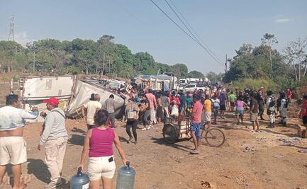 Vuelca tráiler cargado con productos de limpieza en Chiapas y hacen rapiña