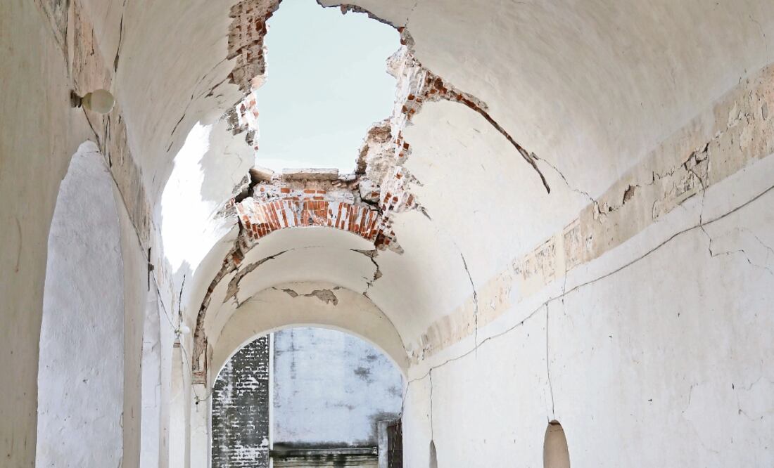 Una enorme grieta separó muros y causó derrumbes en dos pisos del área oeste. (FOTOS: JUAN CARLOS REYES. EL UNIVERSAL)