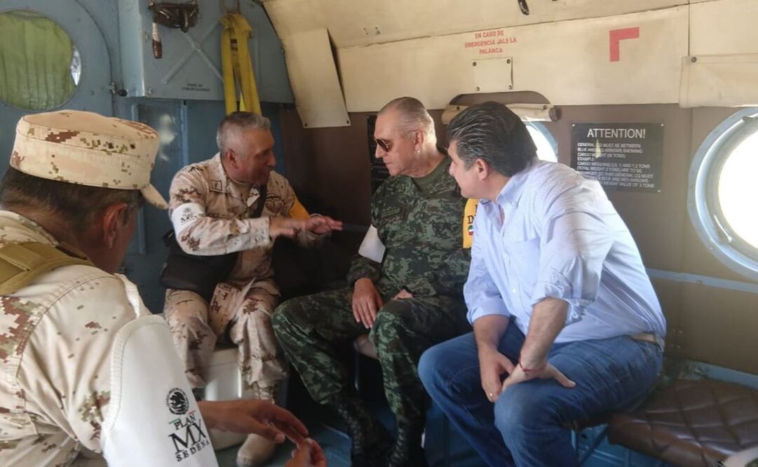 El secretario de Defensa Nacional, Salvador Cienfuegos y el secretario de Gobierno de Sonora, Miguel Ernesto Pompa. Foto: twitter @SEDENAmx