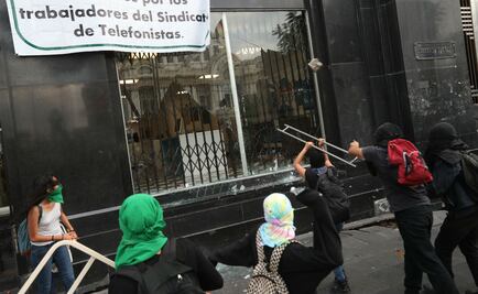 AMLO llama conservadores a supuestos anarquistas que hicieron desmanes en marcha por los 43