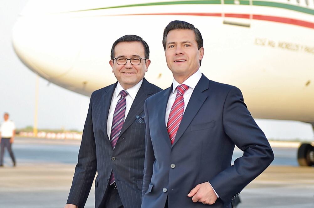 El presidente Enrique Peña Nieto inició ayer una gira de trabajo por Nuevo León, donde fue acompañado por el secretario de Economía, Ildefonso Guajardo (PRESIDENCIA)
