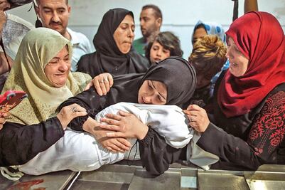 Casi 20 mil bebés han nacido en el "infierno" de la guerra en Gaza, reporta la ONU