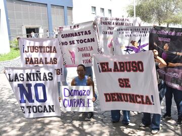 Por segunda carpeta de investigación, imputan a exentrenador de gimnastas en Nuevo León; madres de las víctimas protestan y piden justicia