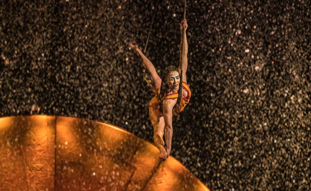 El espectáculo Luzia, creado por el Cirque du Soleil por encargo del gobierno mexicano como un proyecto de atracción turística, se estrenó ayer en la Gran Carpa Santa Fe