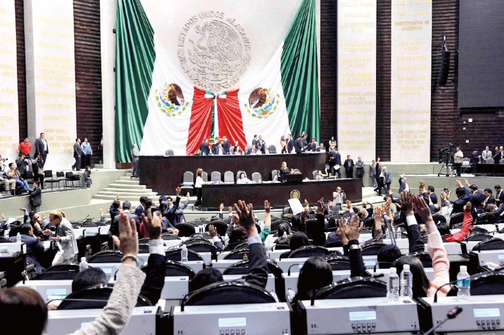 Con 383 votos a favor, 32 abstenciones y el voto en contra del diputado independiente Manuel Clouthier, las leyes secundarias en materia de transparencia fueron aprobadas en la Cámara Baja (CÁMARA DE DIPUTADOS)