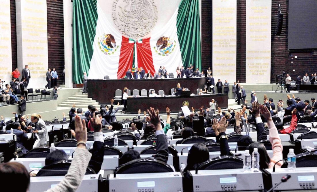 Con 383 votos a favor, 32 abstenciones y el voto en contra del diputado independiente Manuel Clouthier, las leyes secundarias en materia de transparencia fueron aprobadas en la Cámara Baja (CÁMARA DE DIPUTADOS)