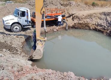 Contienen fuga en tubería de agua potable en Nezahualcóyotl