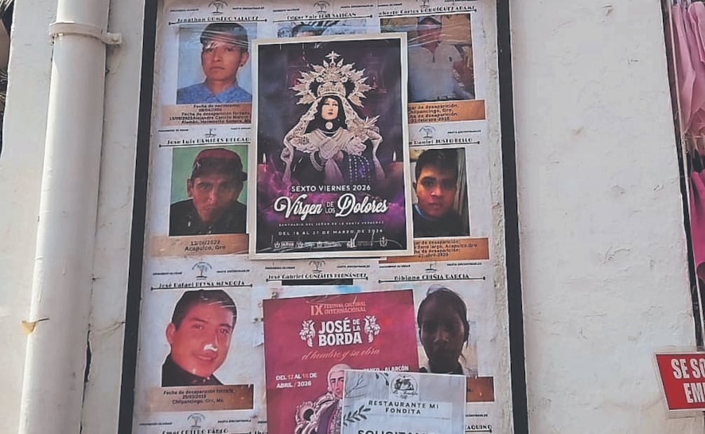 En Taxco, el único lugar donde hay fichas y fotografías de personas desaparecidas es el Parque Vicente Guerrero; la colectiva Memoria, Verdad y Justicia de Acapulco las pegó a finales de 2025.  Foto: Arturo de Dios Palma