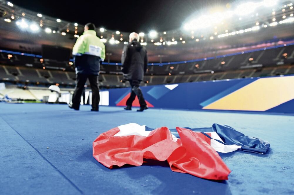 En el futbol algunos partidos se realizarán, pero a puerta cerrada. UWE ANSPACH. EFE