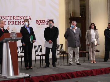 Inicia en la mañanera de AMLO la pasarela de aspirantes a líderes sindicales de Pemex