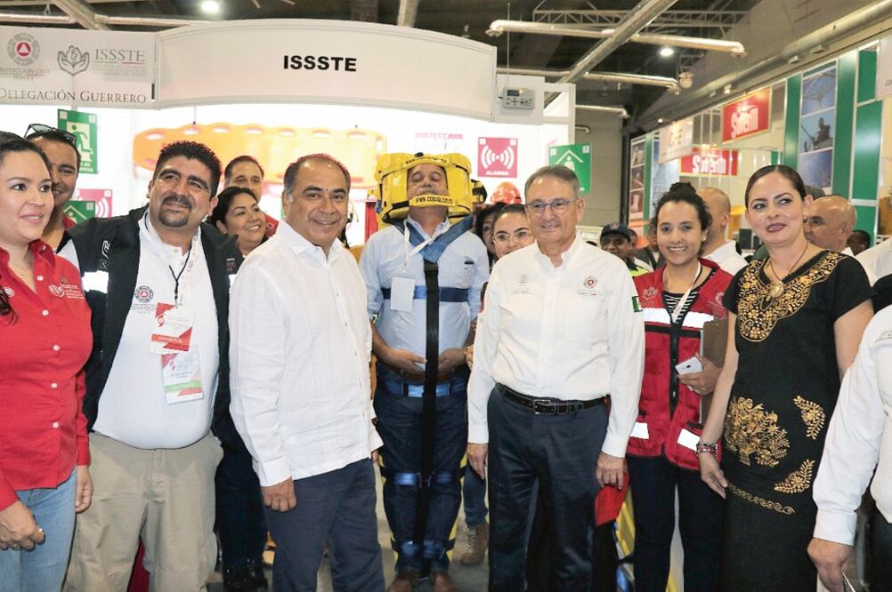 El gobernador Héctor Astudillo Flores elogió el trabajo que realizan quienes integran las diversas instancias de protección civil, pues con su presencia y acción inmediata, afirmó, ofrecen apoyo a la población 