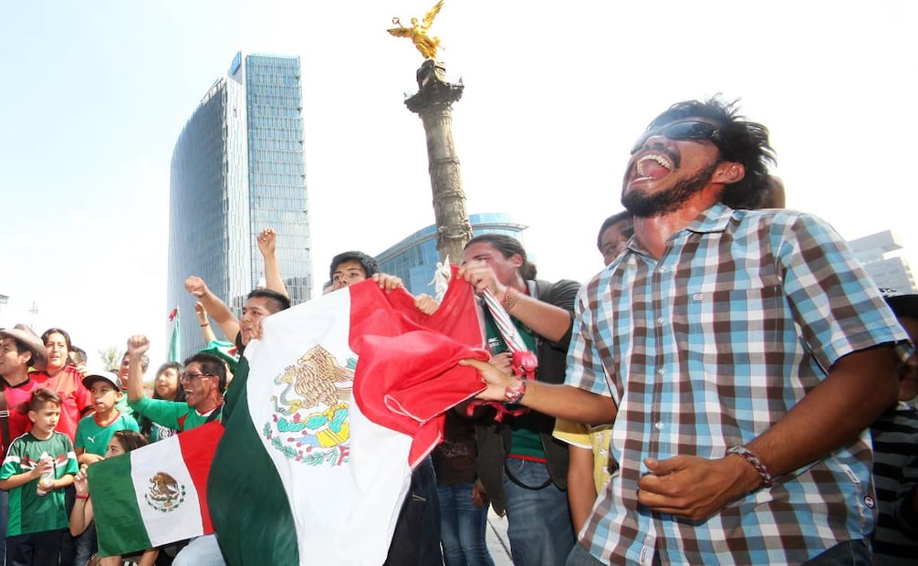Festejos en el Ángel de la Independencia durante el mundial Brasil 2014. Foto: Adrián Hernández/Archivo EL UNIVERSAL.