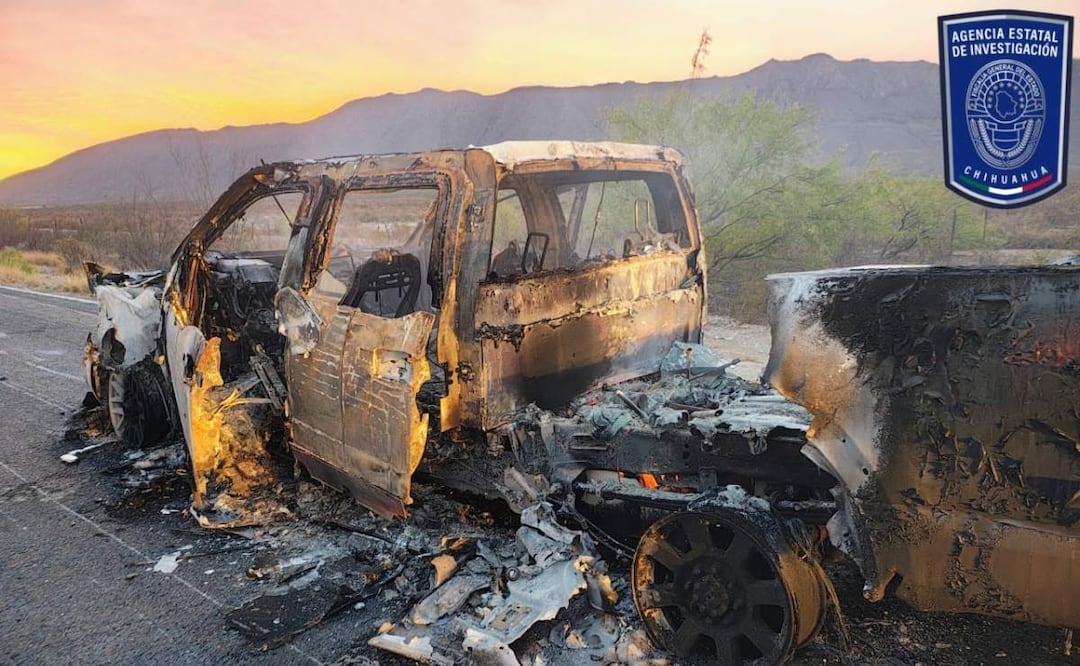 Tres vehículos calcinados tras enfrentamiento en carretera Ojinaga-Aldama en Chihuahua (23/04/2025). Foto: Especial