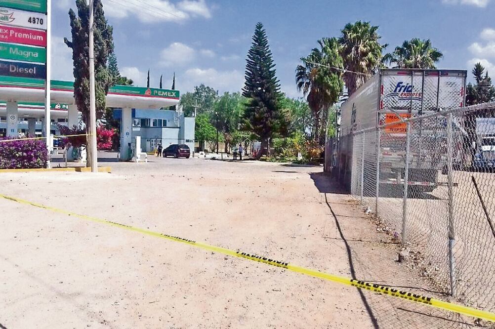 La Estación de Servicio 4870 se surtía a través de mangueras que salían de una bodega anexa al establecimiento (FOTOS: CORTESÍA PGJE)