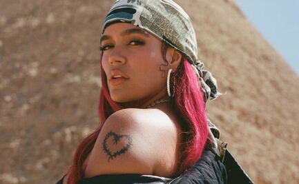 Karol G posa desde "el trono" y desata cientos de comentarios