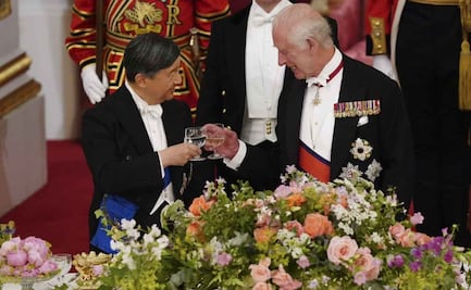 Rey Carlos III ofrece cena al emperador de Japón para celebrar su amistad