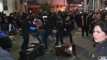 VIDEO Arresto del ICE en hospital de Nueva York desata caos y protestas; hay nueve detenidos