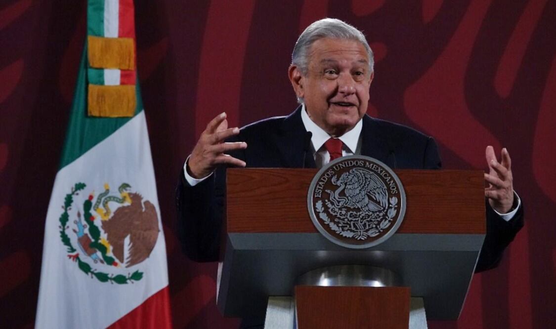 El presidente López Obrador manifestó su desacuerdo con el lema de la Universidad Nacional Autónoma de México “Por mi raza hablará el espíritu”. Foto: Diego Simón Sánchez