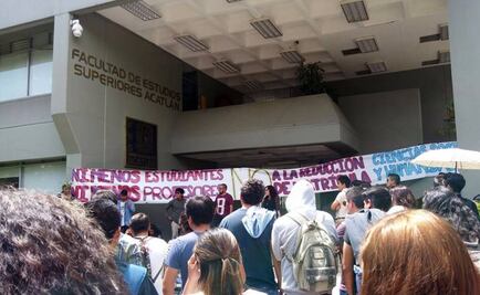 Protestan en FES Acatlán por supuesta reducción de matrícula 