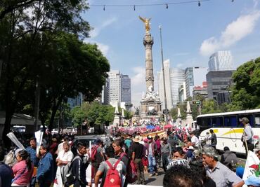 Campesinos marchan sobre Reforma; se dirigen al Monumento a la Revolución