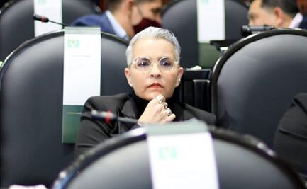 Federica Quijano, de Kabah, reacciona con cara triste tras votos de diputados del Verde contra reforma eléctrica