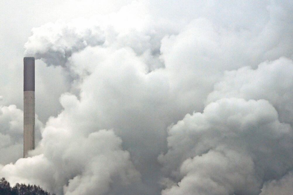 Contaminación. El documento de la INECC comprende las emisiones de bióxido de carbono, metano y óxido nitroso, de 1990 a 2015 en México (AP)