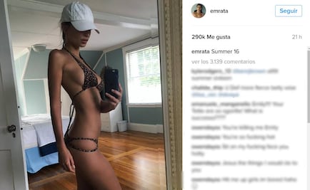 Emily Ratajkowski usa diminuto bikini de leopardo