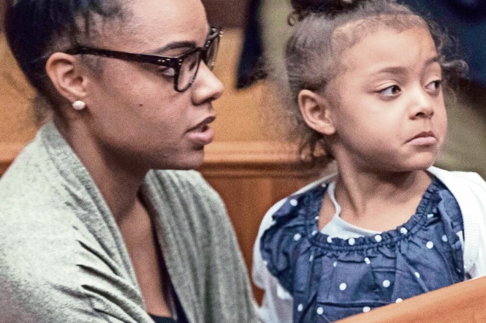 Shayanna Jenkins, prometida de Hernández, quiere saber la verdad. (AP)