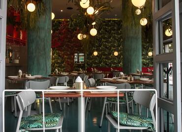 Restaurantes en rebeldía pese al semáforo rojo