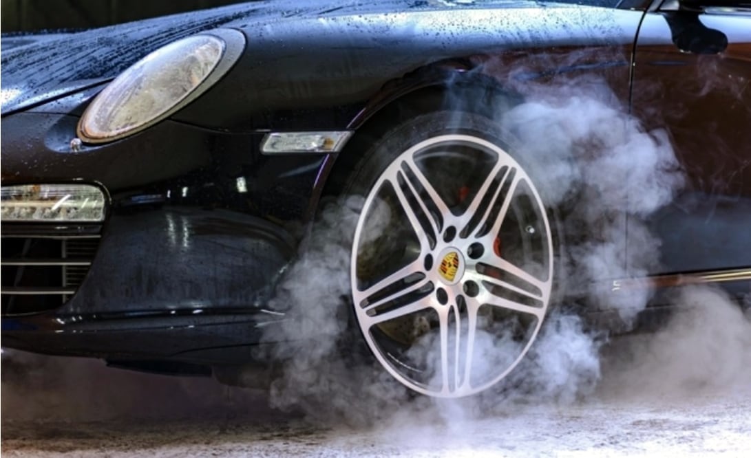 Cruza correctamente los topes para evitar problemas en el auto \ Foto: Pexels 