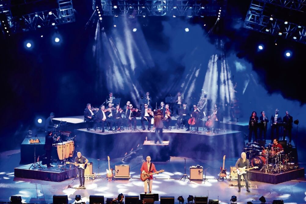 Sabo Romo interpretó “Mátenme porque me muero” con la Camerata Metropolitana. (IRVIN OLIVARES. EL UNIVERSAL)