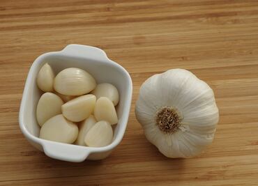 Estos son los 5 beneficios que no conocías de comer ajo en ayunas