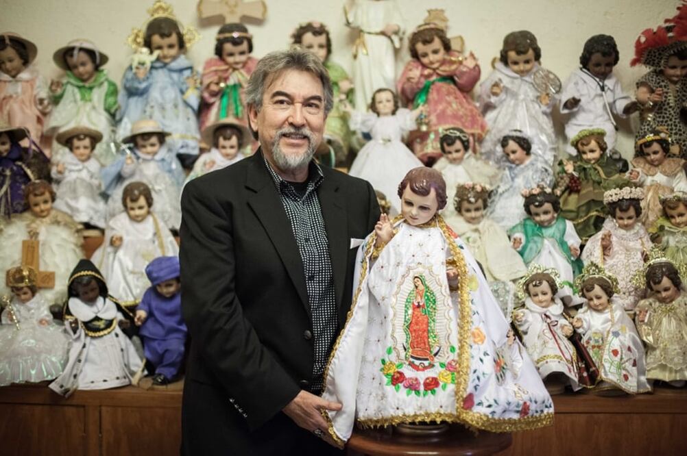 El papa Francisco comenzó a crear moda. Con tela de raso o más fina, por ejemplo, de shantu, se ha fijado la tendencia para el Día de la Candelaria: vestir a los Niños Dios de forma similar al Pontífice, quien estará en México del 12 al 17 de febrero. 