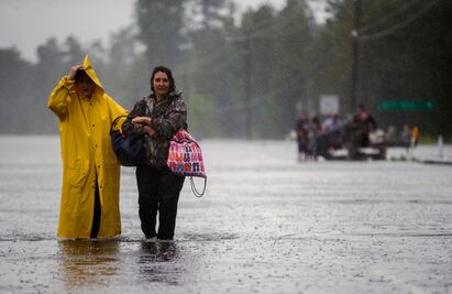 “Es la segunda vez que lo pierdo todo, me iré de Houston”, dice hispana tras “Harvey”