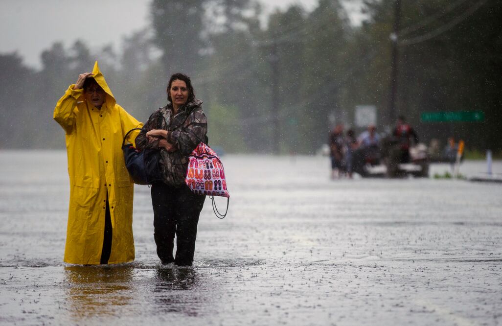 “Es la segunda vez que lo pierdo todo, me iré de Houston”, dice hispana tras “Harvey”