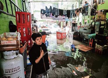 “Nunca se había inundado así la colonia”, afirman vecinos tras tromba en Iztapalapa