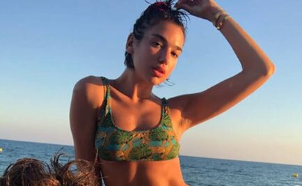 Dua Lipa presume en bikini el abdomen que ejercita en 15 minutos