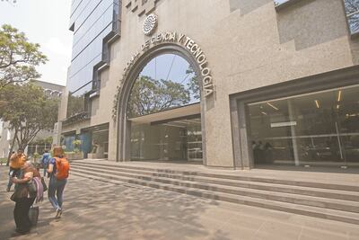 Conacyt gasta 2 mdp en seguros médicos privados para subdirectores y otros empleados