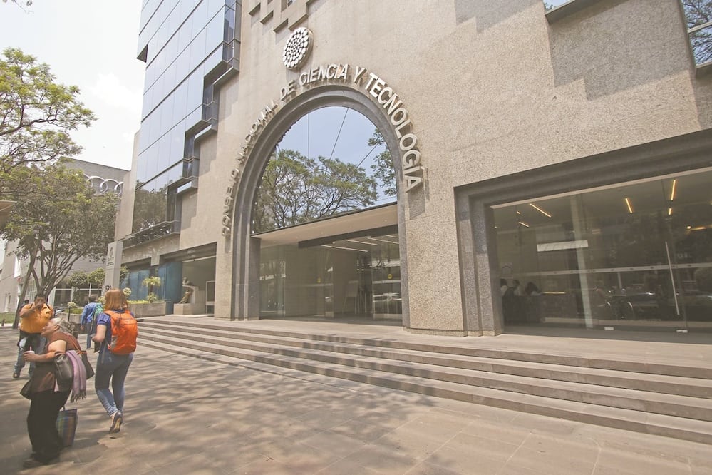 Los beneficiados en el Conacyt se desempeñan como subdirectores, jefe de técnicos, secretaría de Dirección, técnicos y coordinadores de tecnología, y sus familias. Foto: Archivo El Universal