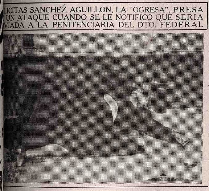 Para el 19 de abril de 1941, Felicitas Sánchez es trasladada de los separos a la prisión de Lecumberri mientras le asignan una condena con base en sus crímenes. Durante su traslado la mujer entró en un fuerte ataque de histeria que le causó el desmayo. Foto: Hemeroteca El Universal.