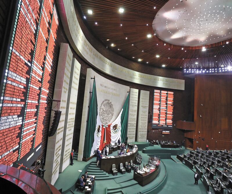 pleno de la Cámara de Diputados dio luz verde con 454 votos a favor de todas las bancadas, a las normas para que los legisladores sólo notifiquen a la Mesa Directiva que buscarán la reelección. Foto: DIEGO SIMÓN SÁNCHEZ. EL UNIVERSAL