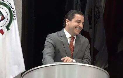 Diputado en Sonora sufre ataque de risa en tribuna