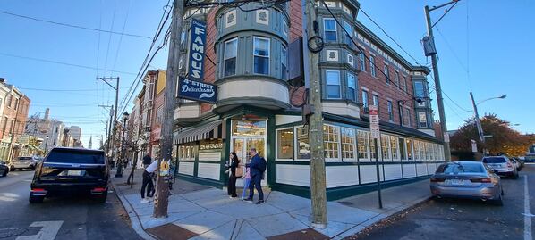 En día de elección en Estados Unidos, premian a votantes con galletas, cerveza y descuentos en Pennsylvania