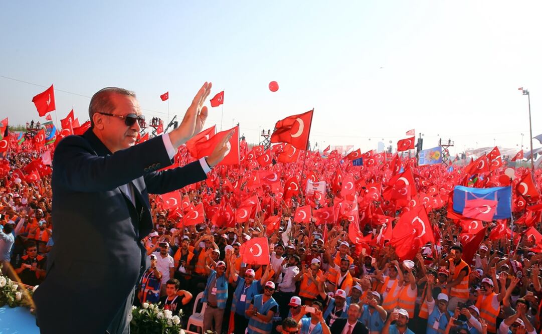 Recep Tayyip Erdogan, presidente de Turquía, en una concentración multitudinaria en Estambul (Foto: AP)