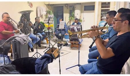 Músicos oaxaqueños honran a sus difuntos