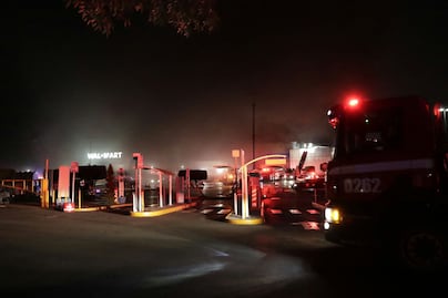 Controlan incendio en Walmart de M.A. de Quevedo