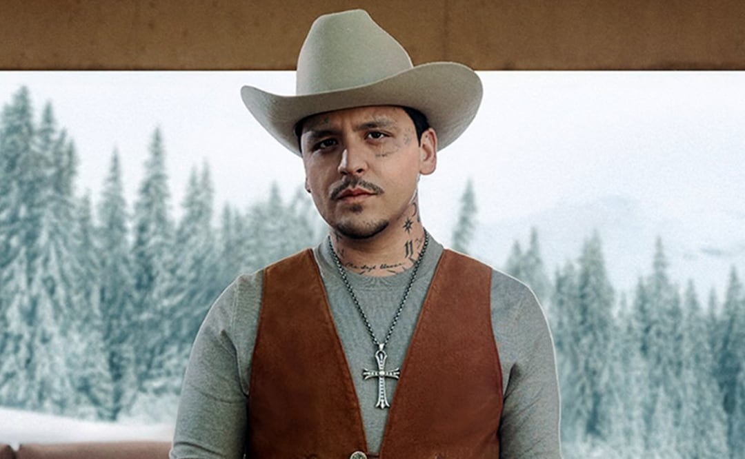 Christian Nodal muestra un rostro más limpio tras meses de proceso para borrar los tatuajes de su rostro.