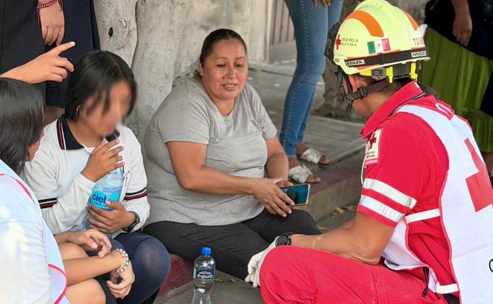 Ataque de abejas en telesecundaria deja 9 alumnos hospitalizados en Cuautla, Morelos; 5 permanecen en urgencias.
Foto: Especial.