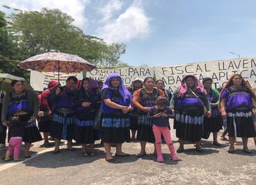 Desplazados tzotziles retienen a hombres que los amenazaron con pistola en Chiapas
