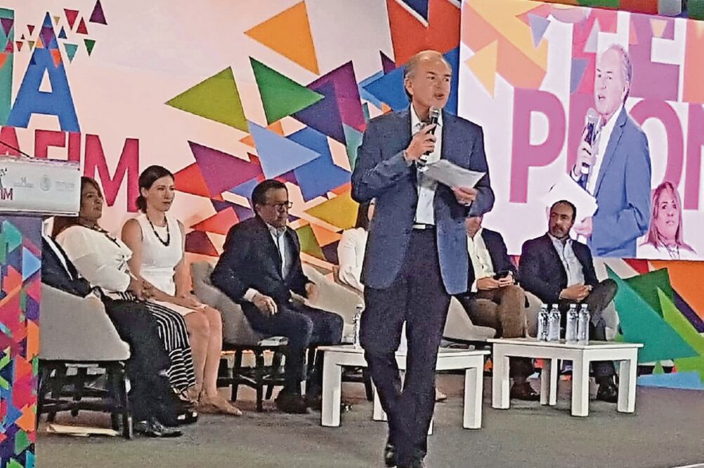 En el marco de la inauguración de la Feria del PRONAFIM, en la capital del país, el gobernador de San Luis Potosí, Juan Manuel Carreras, reiteró su voluntad política de impulsar el crecimiento de las microempresas.